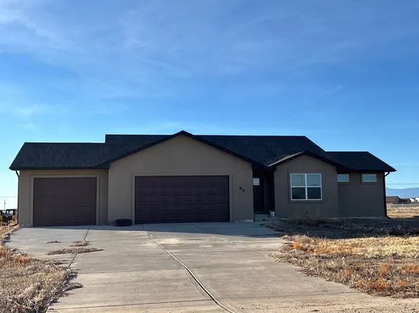 974 E Blackstone Dr, Pueblo West, CO 81007