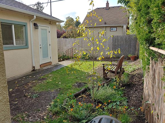 Back yard - great for gardeners!