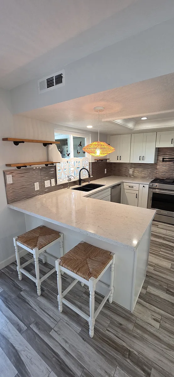 Kitchen - 985 Juniper Ct #985