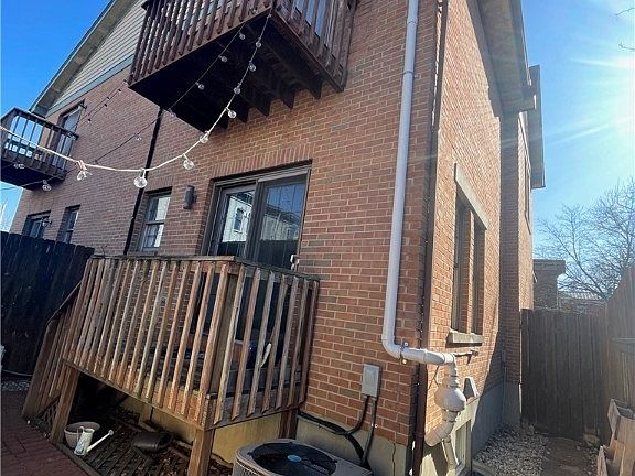 3rd image of 445 E 6th St