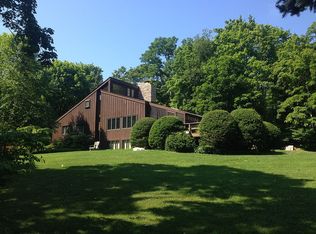 4 Wardencliff Rd, Shoreham, NY 11786