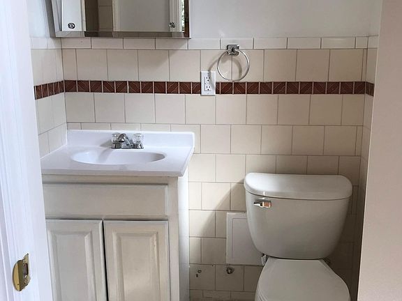 3rd image of 300 Palisade Ave APT 1R