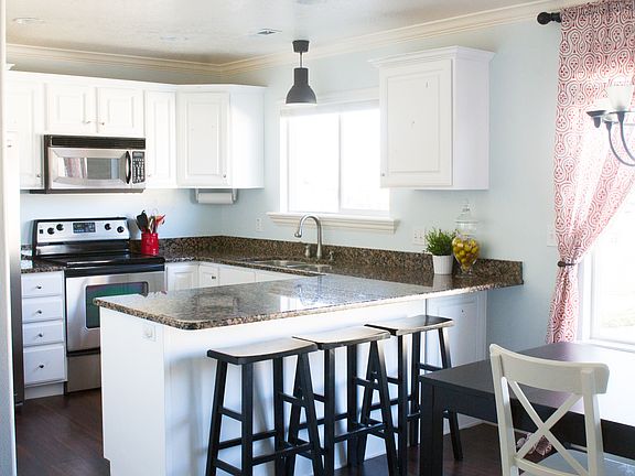Kitchen & Dining