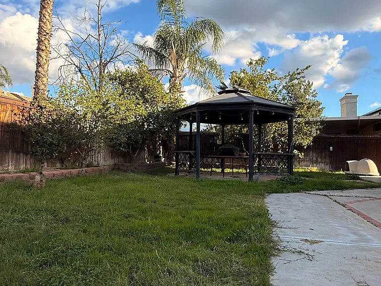 Avenida Roundelay — Photo 17