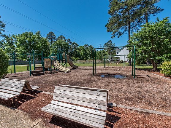 5th image of 1024 Forest Lakes Cir
