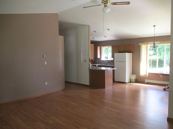 5th image of 1558 Schmidt Dr
