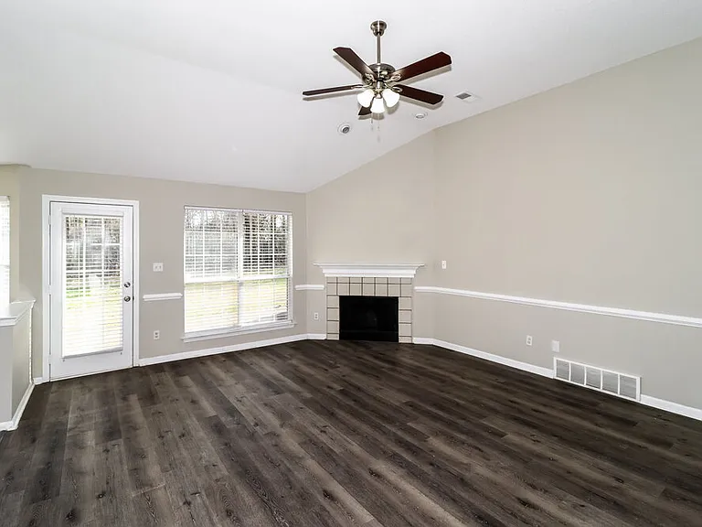 5560 Mary Ln — Photo 5
