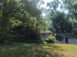 5004 Wildwood Dr, McHenry, IL 60051