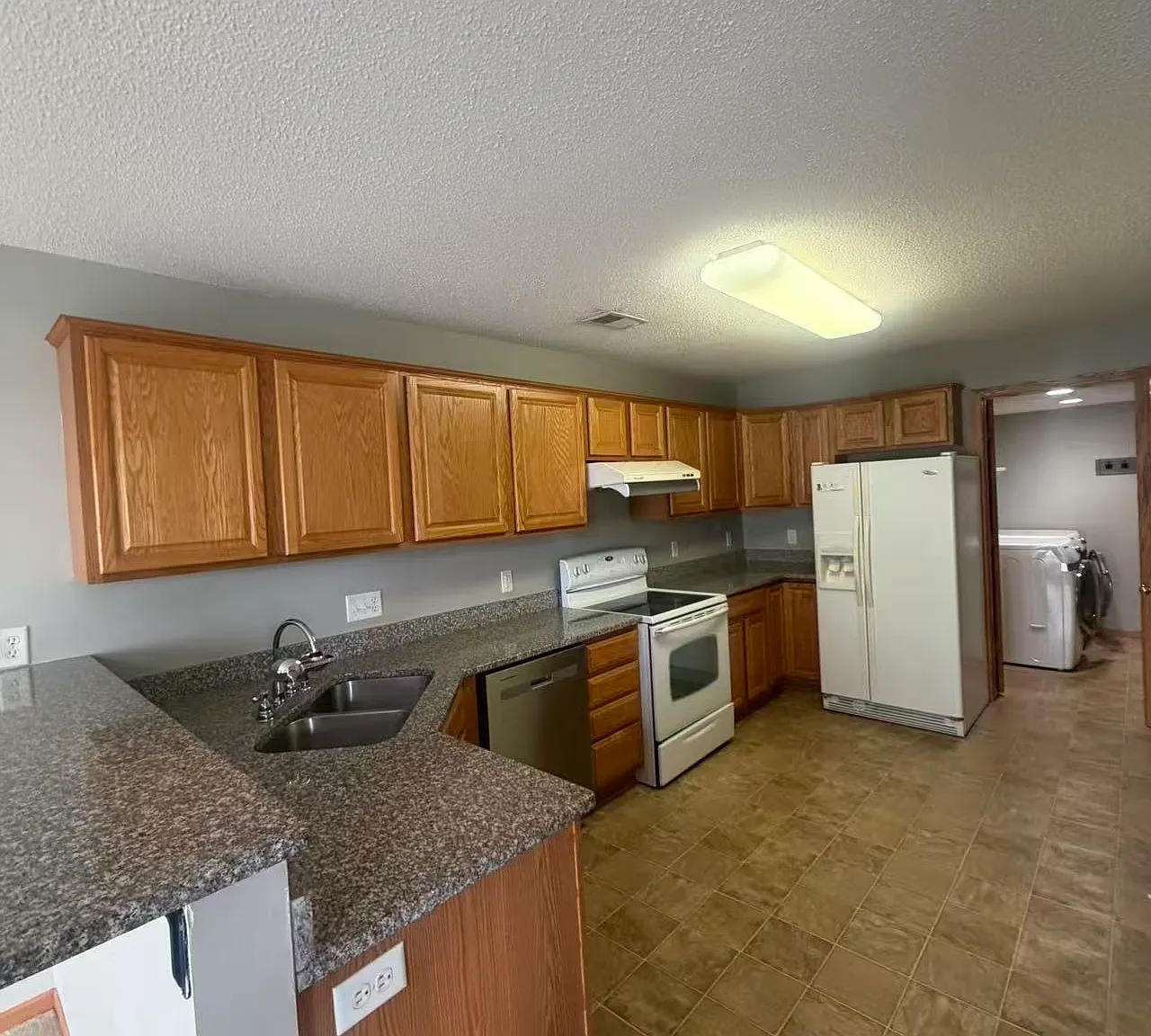 3 bed, 1.5 bath, 1518 sqft, $2,100 — Photo 3