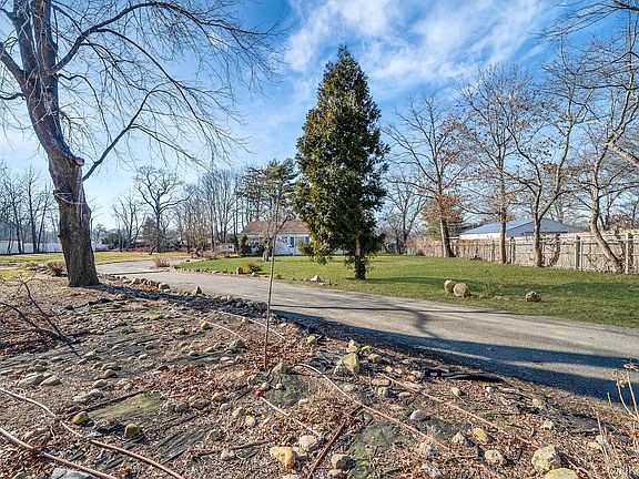 5th image of 72 Locust Avenue