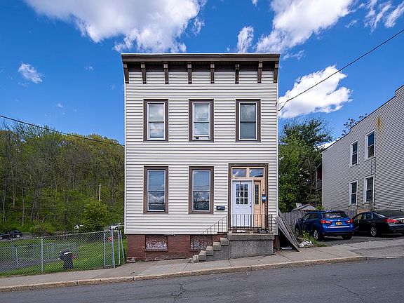 2nd image of 8 Stowe Ave
