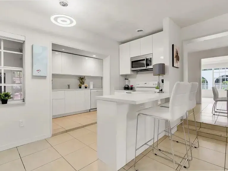 2710 SW 22nd Ave — Photo 47