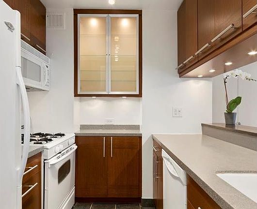 3rd image of 275 Greenwich St APT 9H