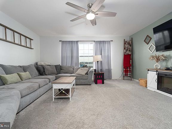 4th image of 182 Old Schoolhouse Ln