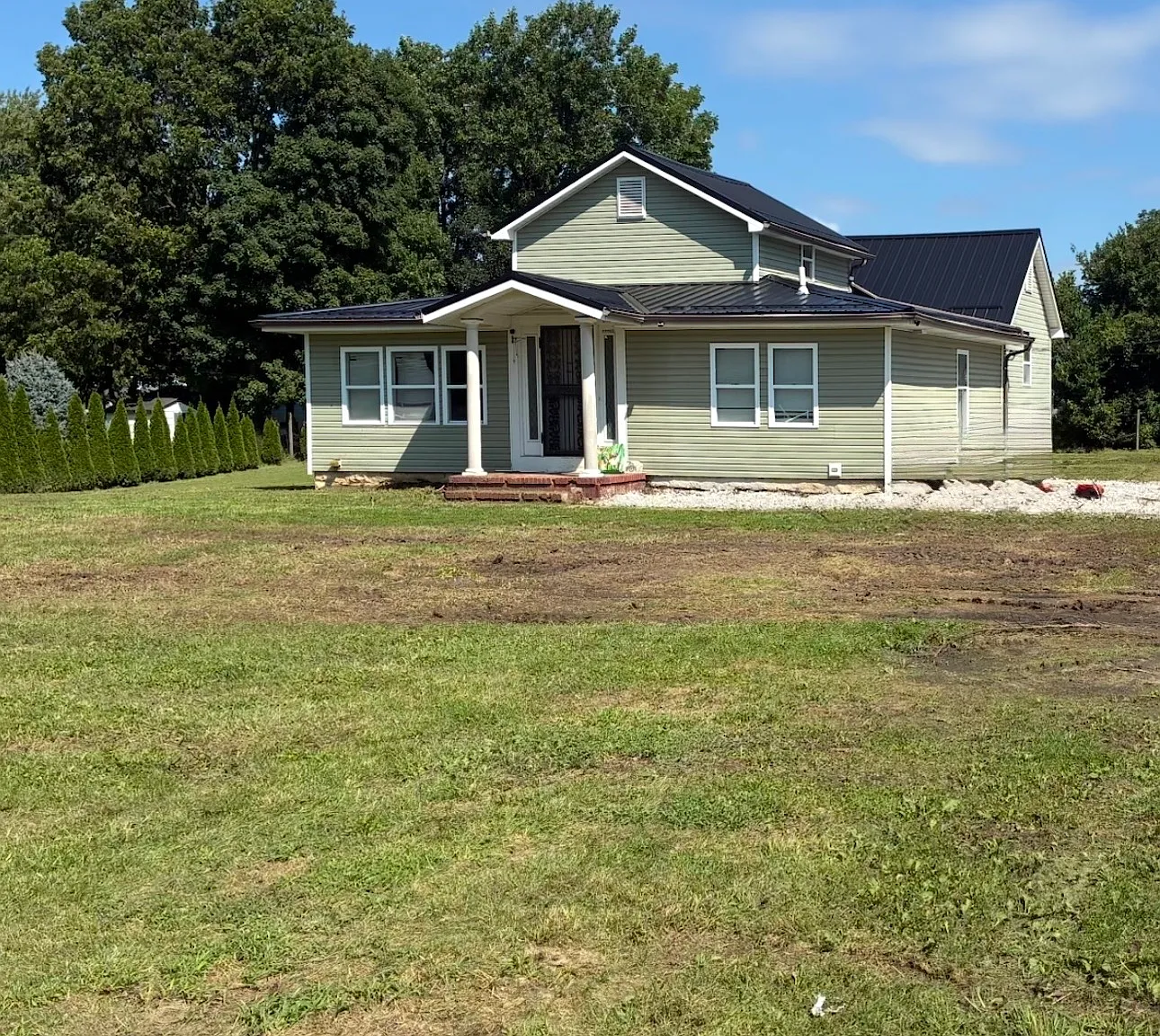 3 bed, 1600 sqft, $2,000 — Photo 1