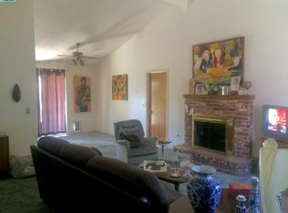 1433 W Walnut Ave, Visalia, CA 93277