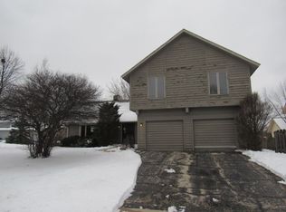 320 Forest Ave, Roselle, IL 60172