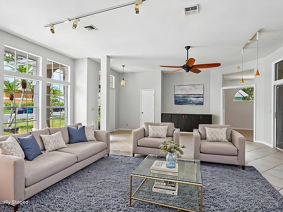 4th image of 160 Royal Pine Circle S