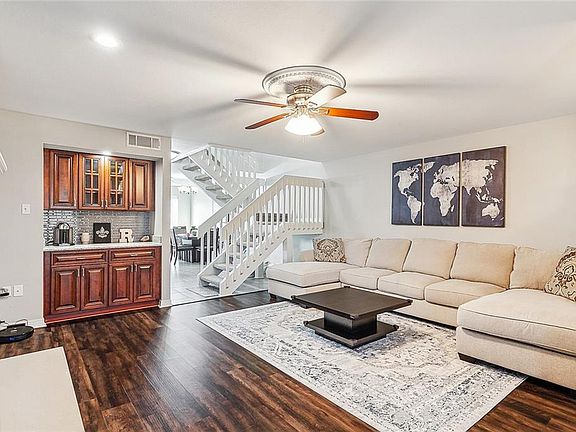 4th image of 4121 Chateau Blvd APT B