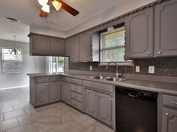 3rd image of 405 Yukon Ave
