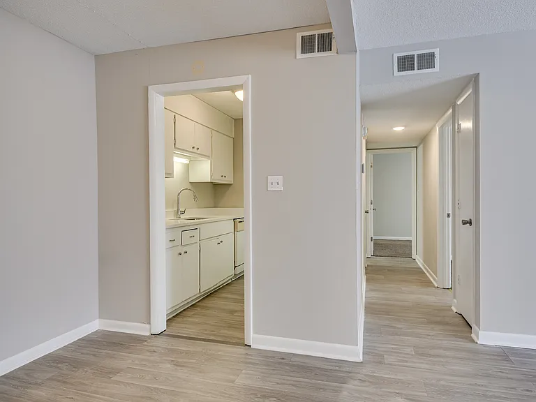 Emmanuel Place Apartments — Photo 6
