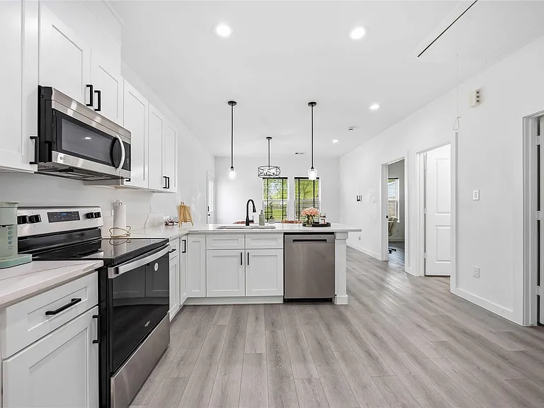 8614 Peachtree St #A — Photo 9