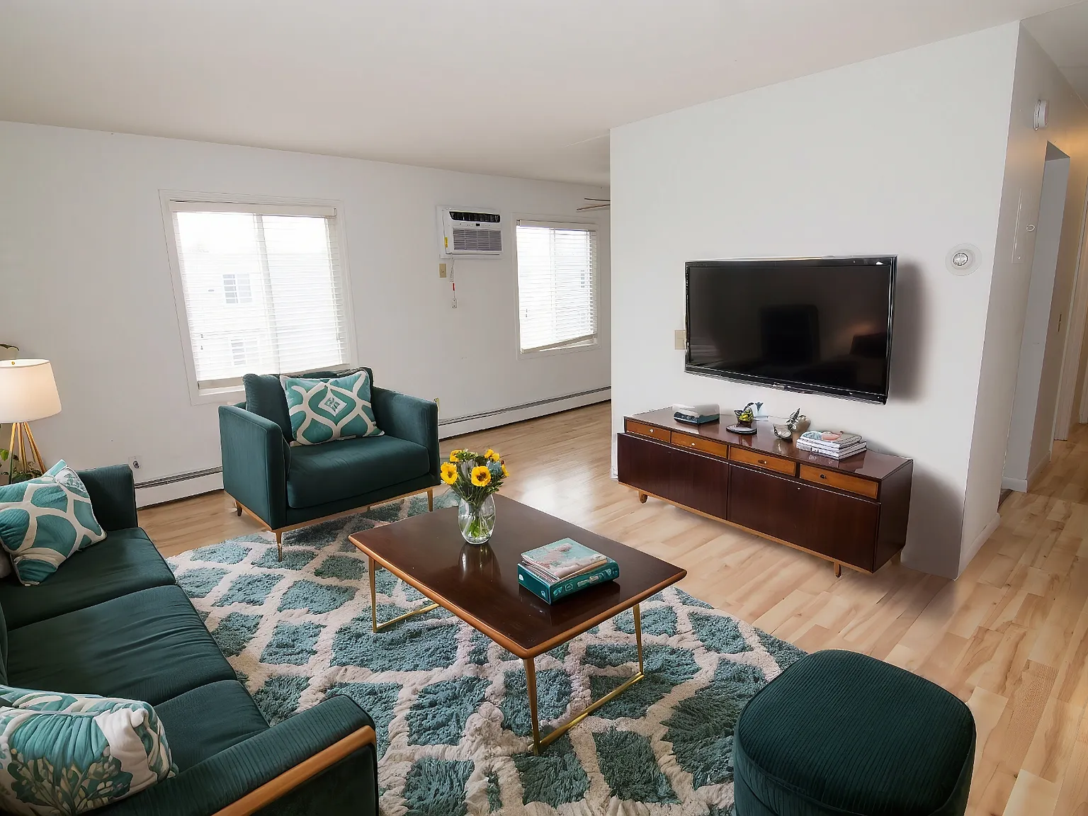 2731 Pillsbury — Photo 3