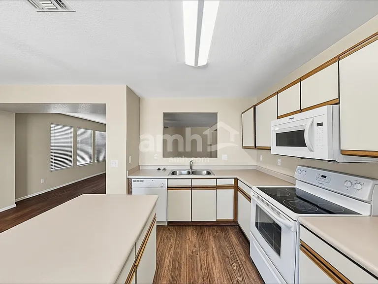 242 S Valle Verde — Photo 3