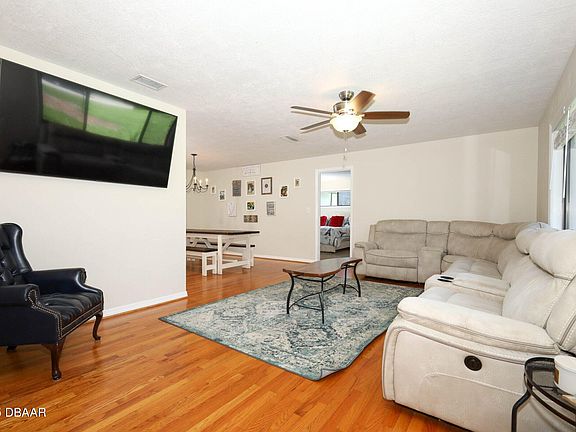 4th image of 308 River Bluff Dr