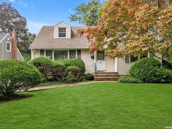 39 Oaklawn Avenue, Glen Head, NY 11545
