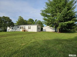 16520 N Campground Ln, Mount Vernon, IL 62864