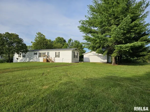 16520 N Campground Ln, Mount Vernon, IL 62864