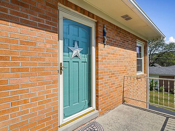 4th image of 206 Crescent Ave