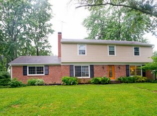208 Dunbar Pl, Douglass Hills, KY 40243