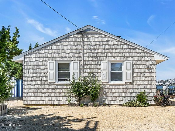 2nd image of 281 Sandlewood Drive
