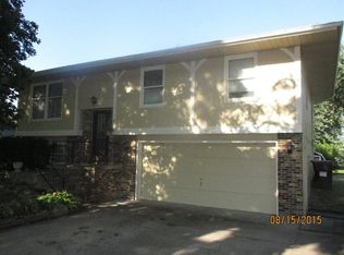 307 S 2nd St, Eddyville, IA 52553