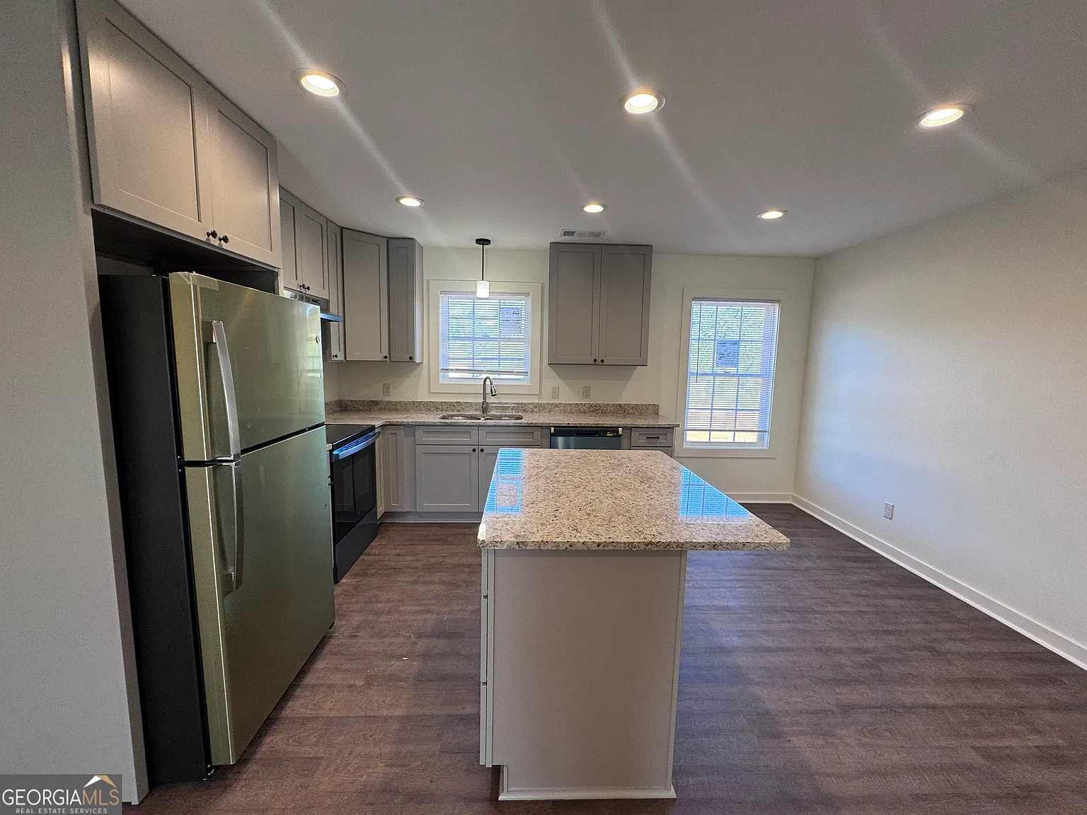 3 bed, 2.0 bath, 1285 sqft, $1,650 — Photo 3