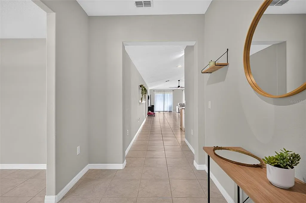 4 bed, 2.0 bath, 2270 sqft, $3,200 — Photo 3