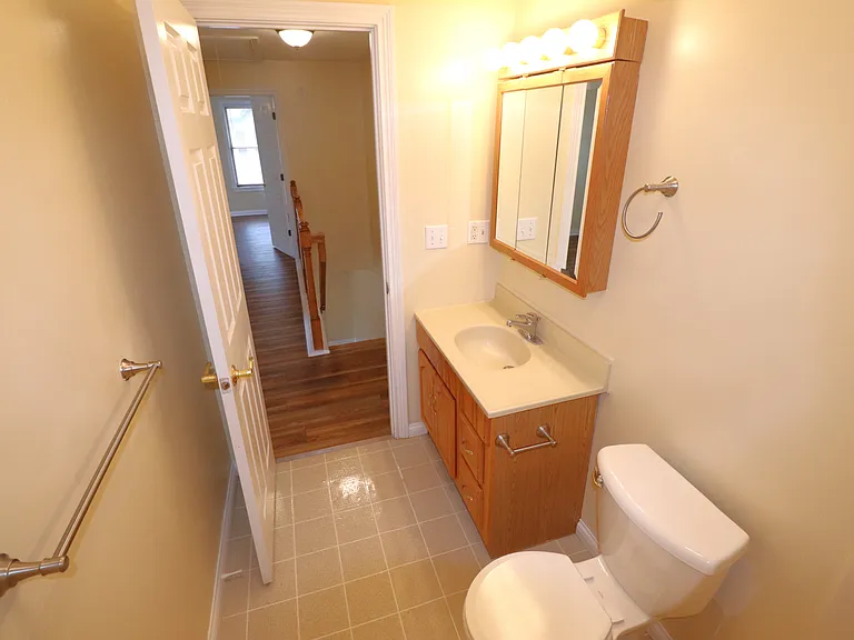 Beautifully Restored Townhouse — Photo 33
