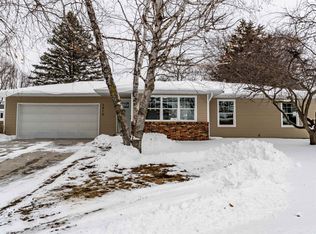 3810 Carlton Dr, Cedar Falls, IA 50613