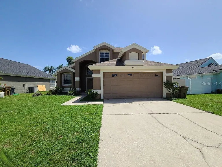 2411 Berkshire Ct — Photo 1