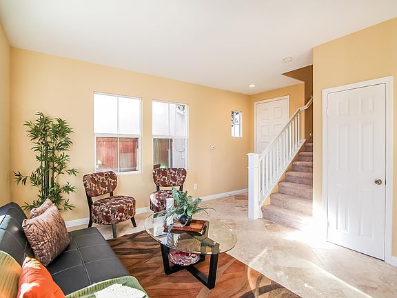 4th image of 23026 Serra Dr