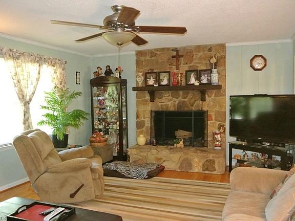 3rd image of 2904 Loretta Ln