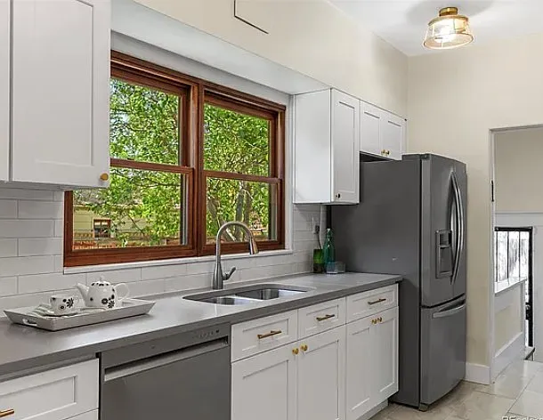 3 bed, 1880 sqft, $3,750 — Photo 2