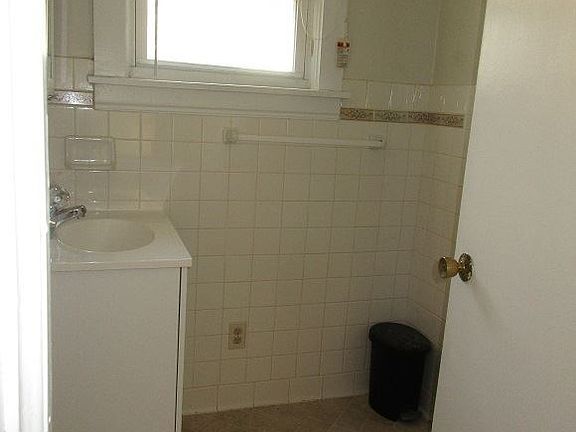 5th image of 727 Hill St