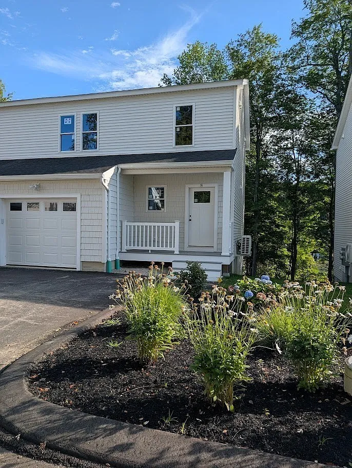 2 bed, 1.5 bath, 1819 sqft, $3,175 — Photo 2