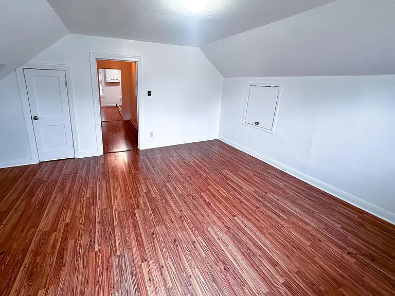 1142 Lyle St — Photo 10