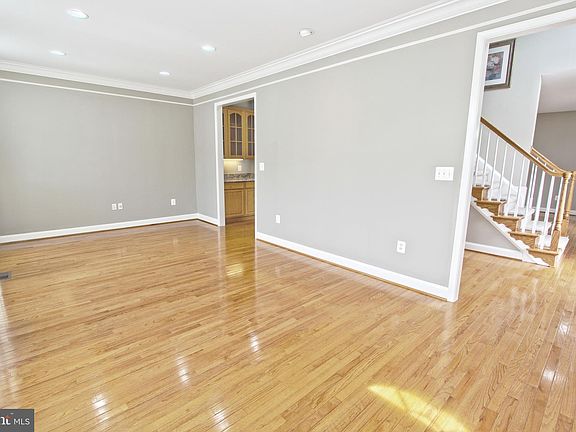 3rd image of 4083 Walnut Cove Cir