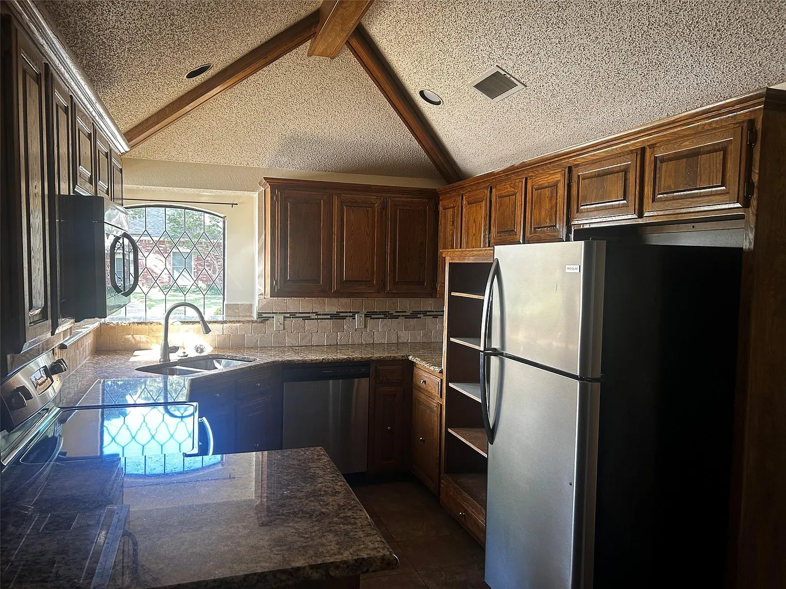 1412 Brookside Dr — Photo 3