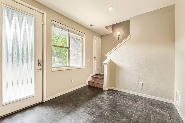 2100 N Clay St — Photo 27
